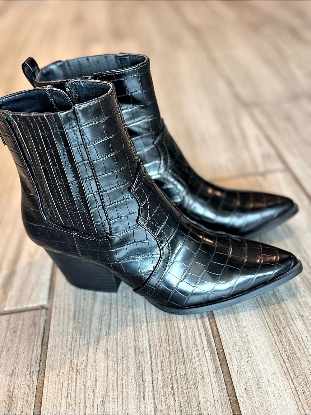 Black Croc-Embossed Pointed-Toe Low Heel Ankle Booties Ankle Boots